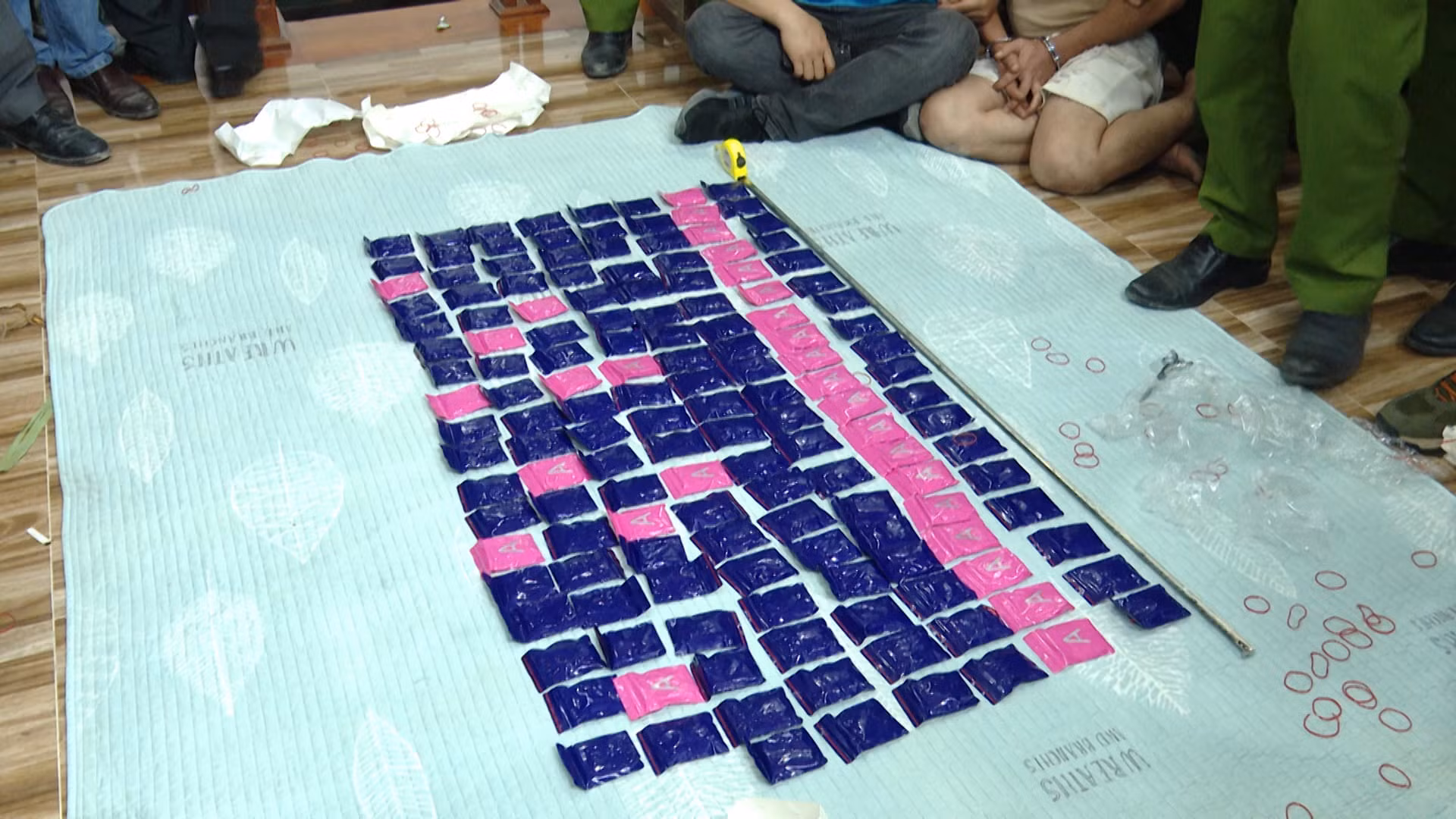 Trao thưởng cho đơn vị triệt phá đường dây buôn bán, vận chuyển gần 30 nghìn viên ma túy -0
