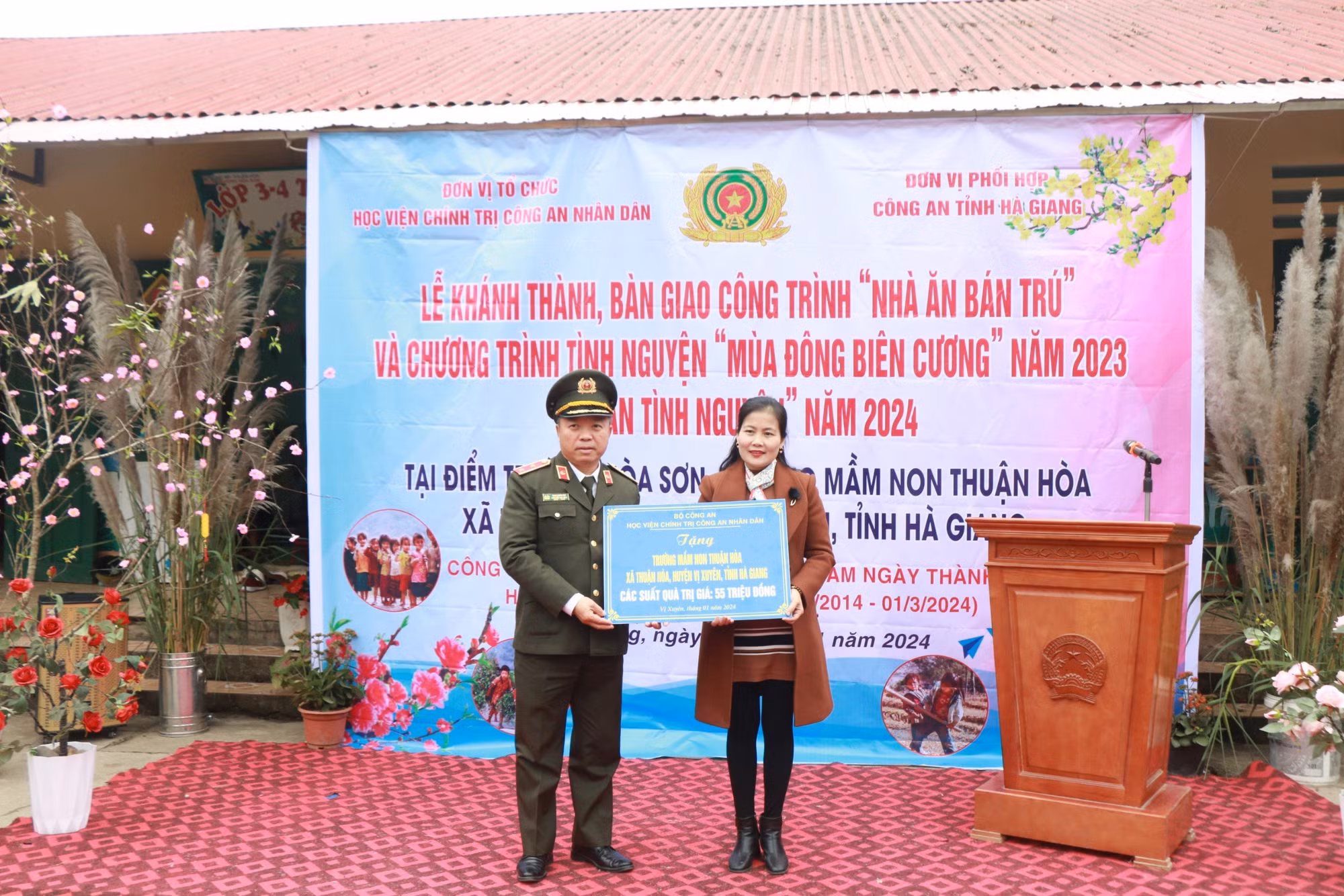 Học viện Chính trị CAND trao tặng công trình 