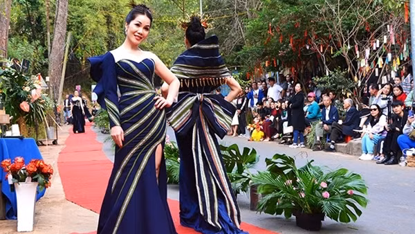 Chàng trai K’ho nâng tầm thổ cẩm Tây Nguyên
