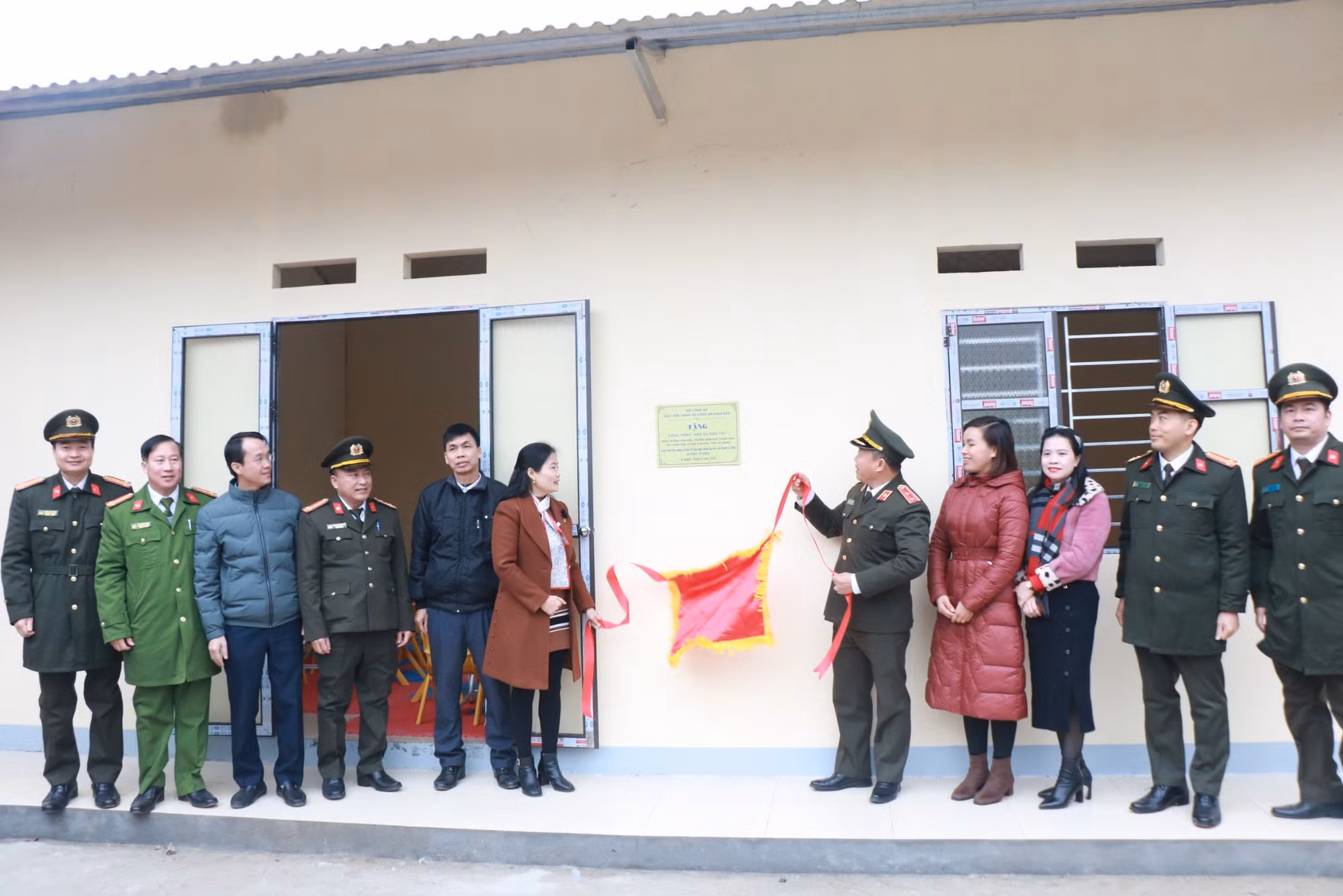 Học viện Chính trị CAND trao tặng công trình 