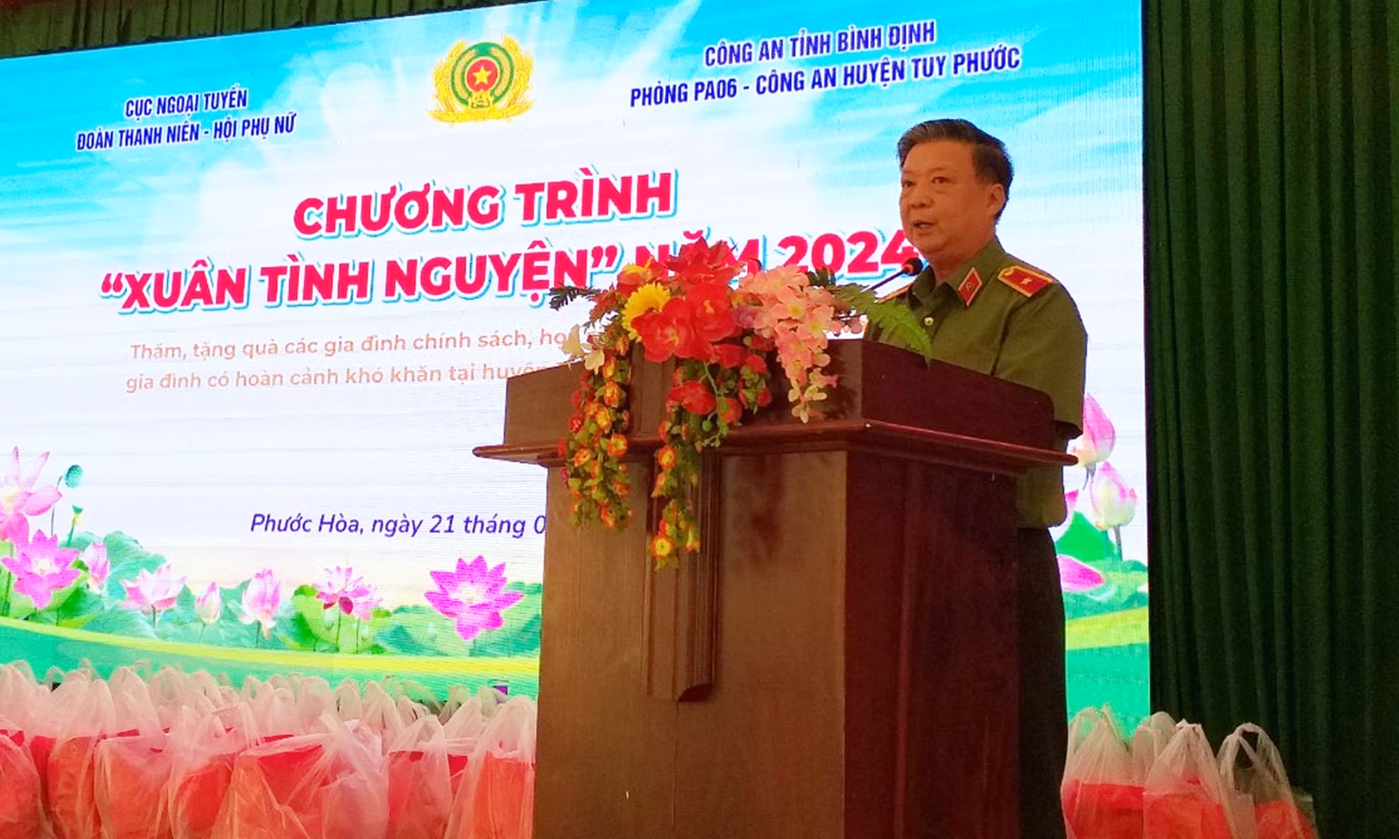 Mang “Xuân tình nguyện năm 2024” đến với bà con nghèo tại Bình Định -0