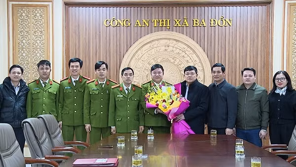 Trao thưởng cho đơn vị triệt phá đường dây buôn bán, vận chuyển gần 30 nghìn viên ma túy