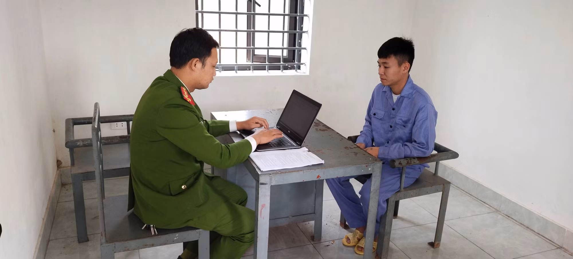 Mua bán máy uốn cơ khí qua mạng xã hội để chiếm đoạt tiền -0