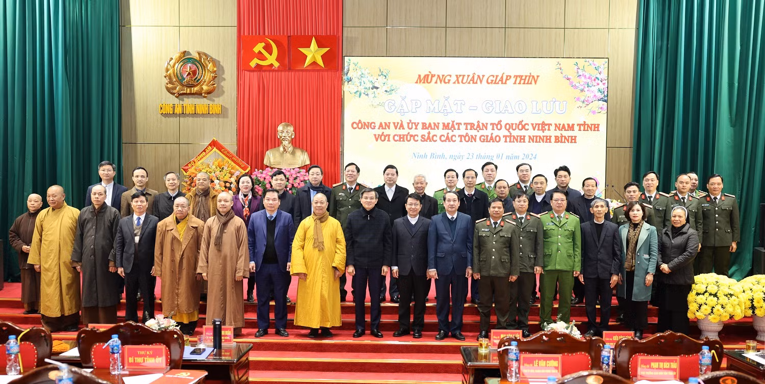  Nâng cao nhận thức về vị trí, vai trò của công tác tôn giáo trong tình hình mới -0