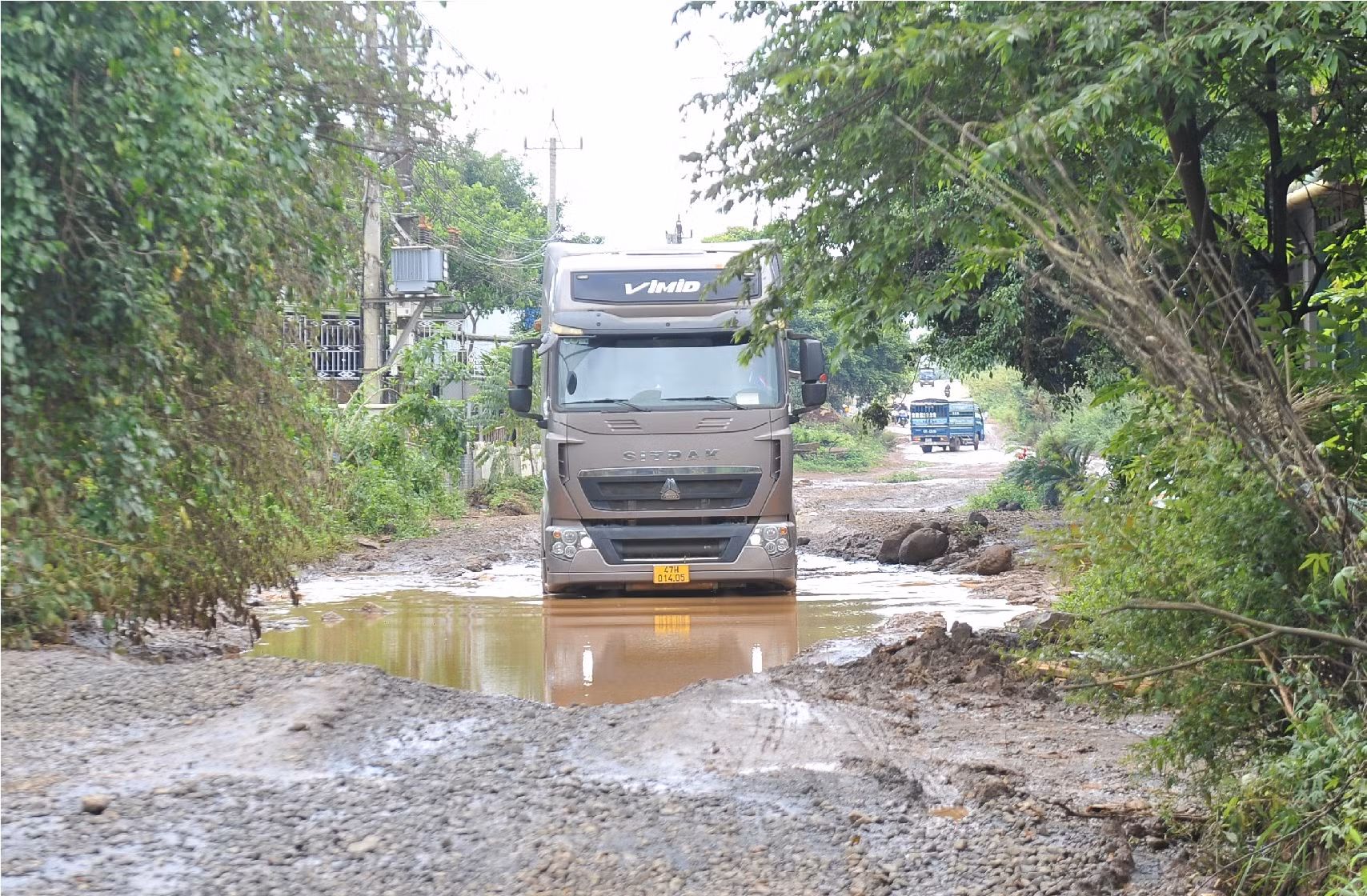Dân bức xúc vì hơn 1km đường thi công gần 4 năm chưa xong -0