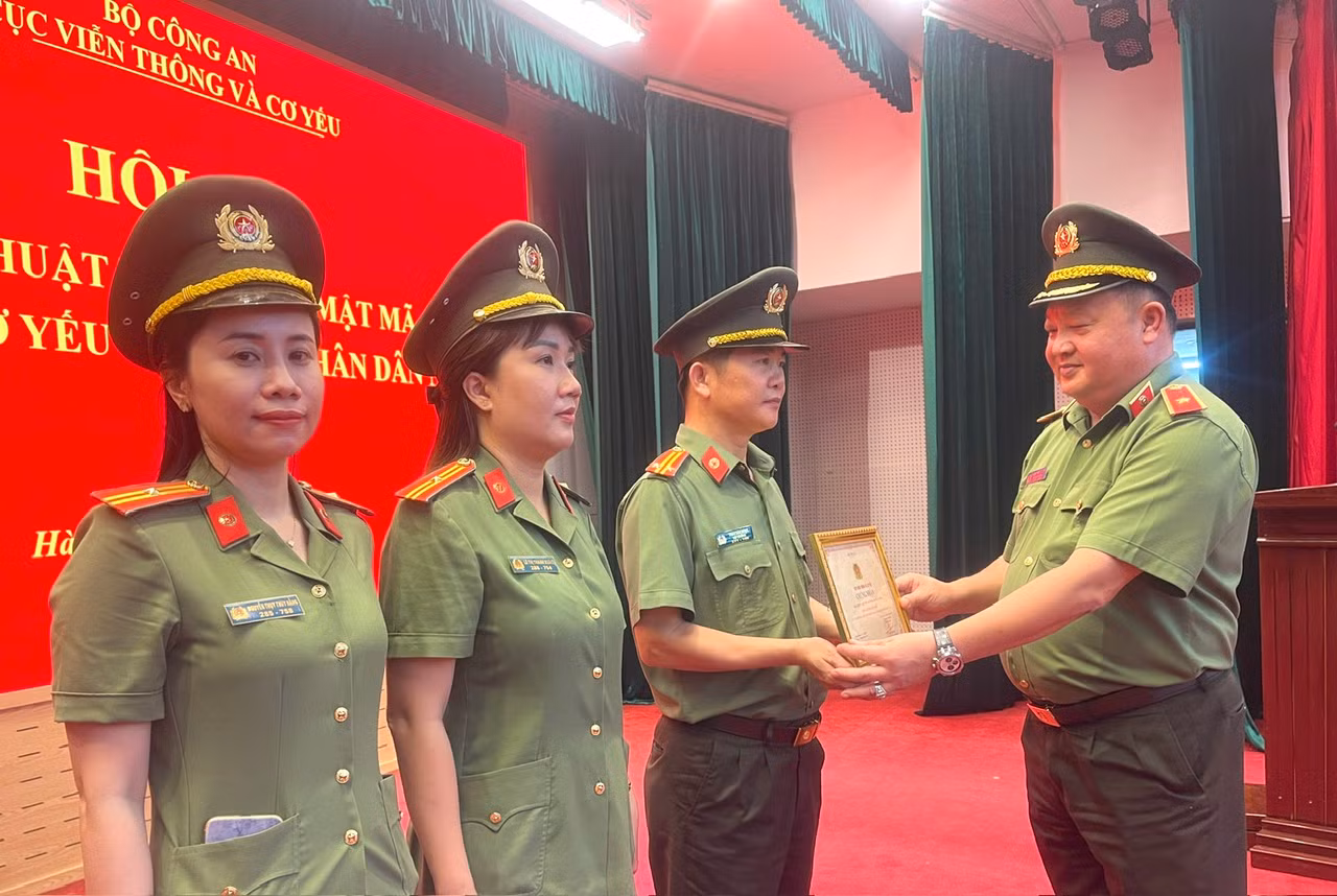 Đội tuyển Cơ yếu Công an TP Hồ Chí Minh tiếp tục giành giải Nhất đồng đội tại Hội thi Kỹ thuật mật mã năm 2024. -0