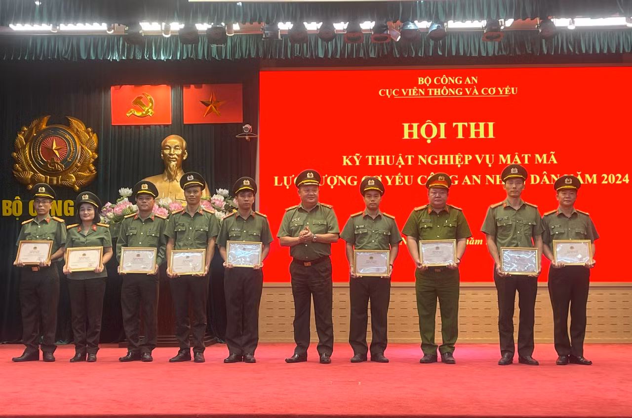 Đội tuyển Cơ yếu Công an TP Hồ Chí Minh tiếp tục giành giải Nhất đồng đội tại Hội thi Kỹ thuật mật mã năm 2024. -0