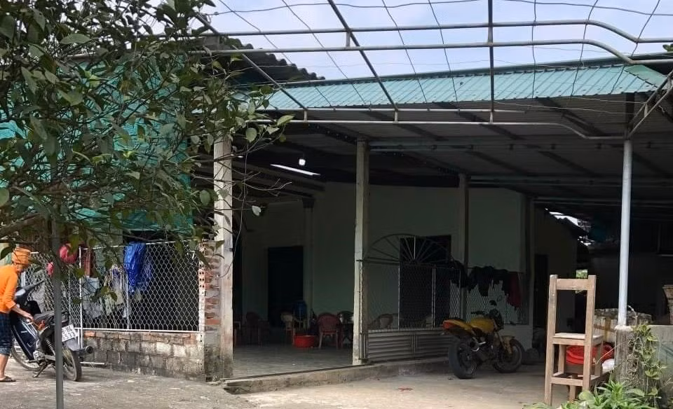 Cãi vã trong cuộc nhậu đầu năm, cha chém con trai tử vong -0