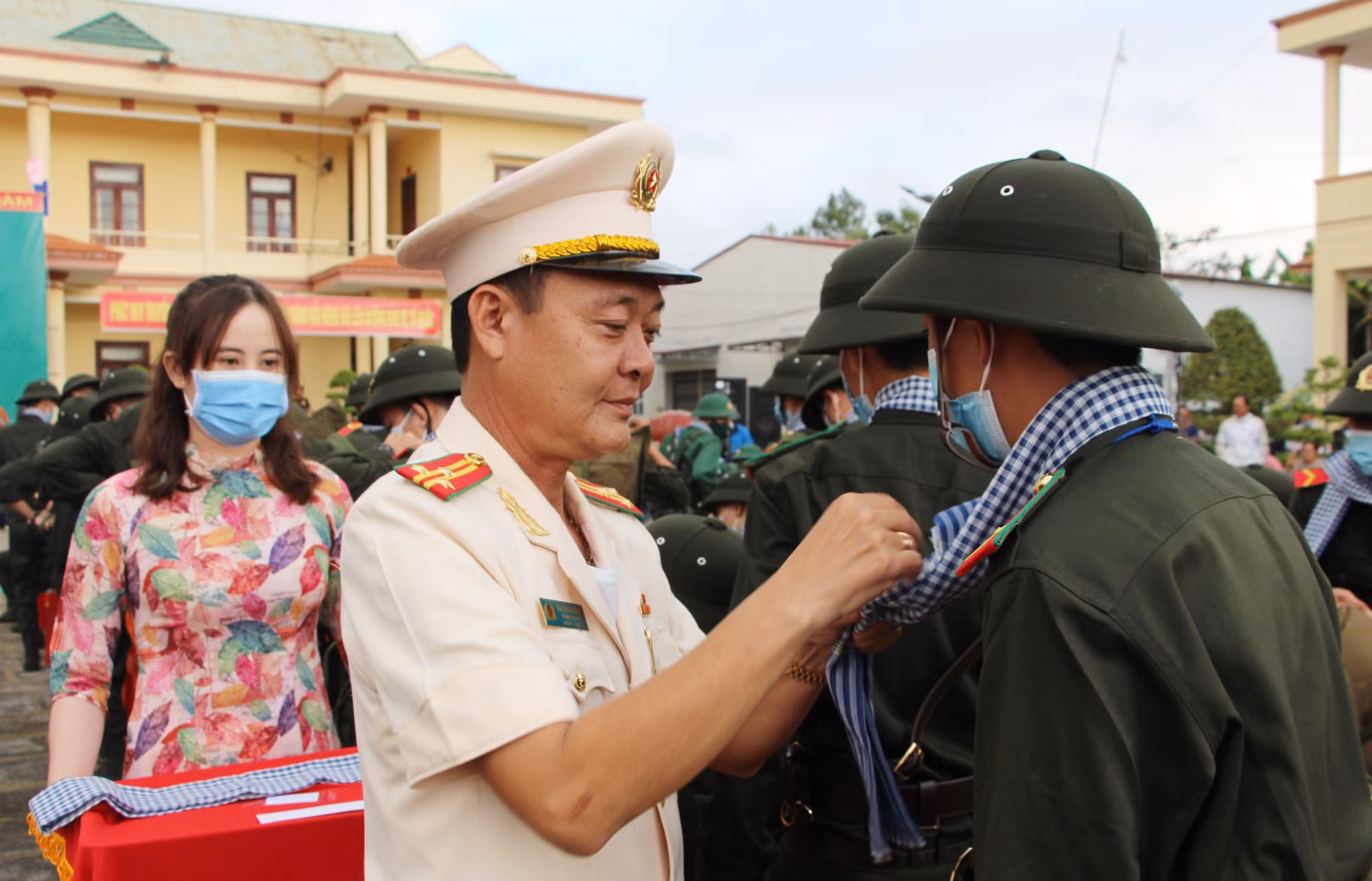  Thanh niên các tỉnh miền Tây Nam Bộ hăng hái lên đường nhập ngũ -0
