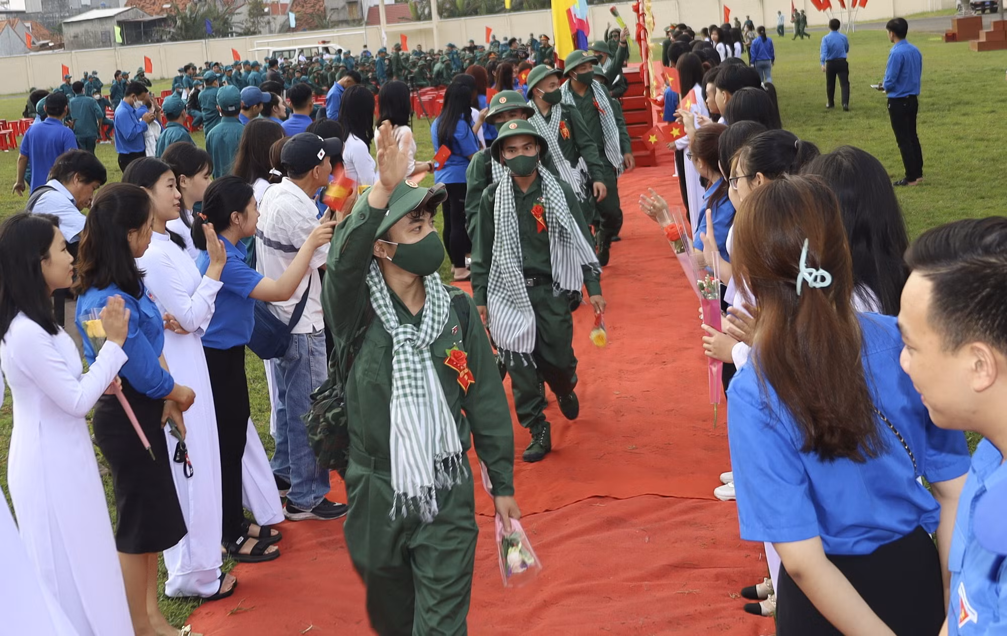 Thanh niên Phú Yên, Khánh Hòa, Ninh Thuận nô nức lên đường nhập ngũ -0