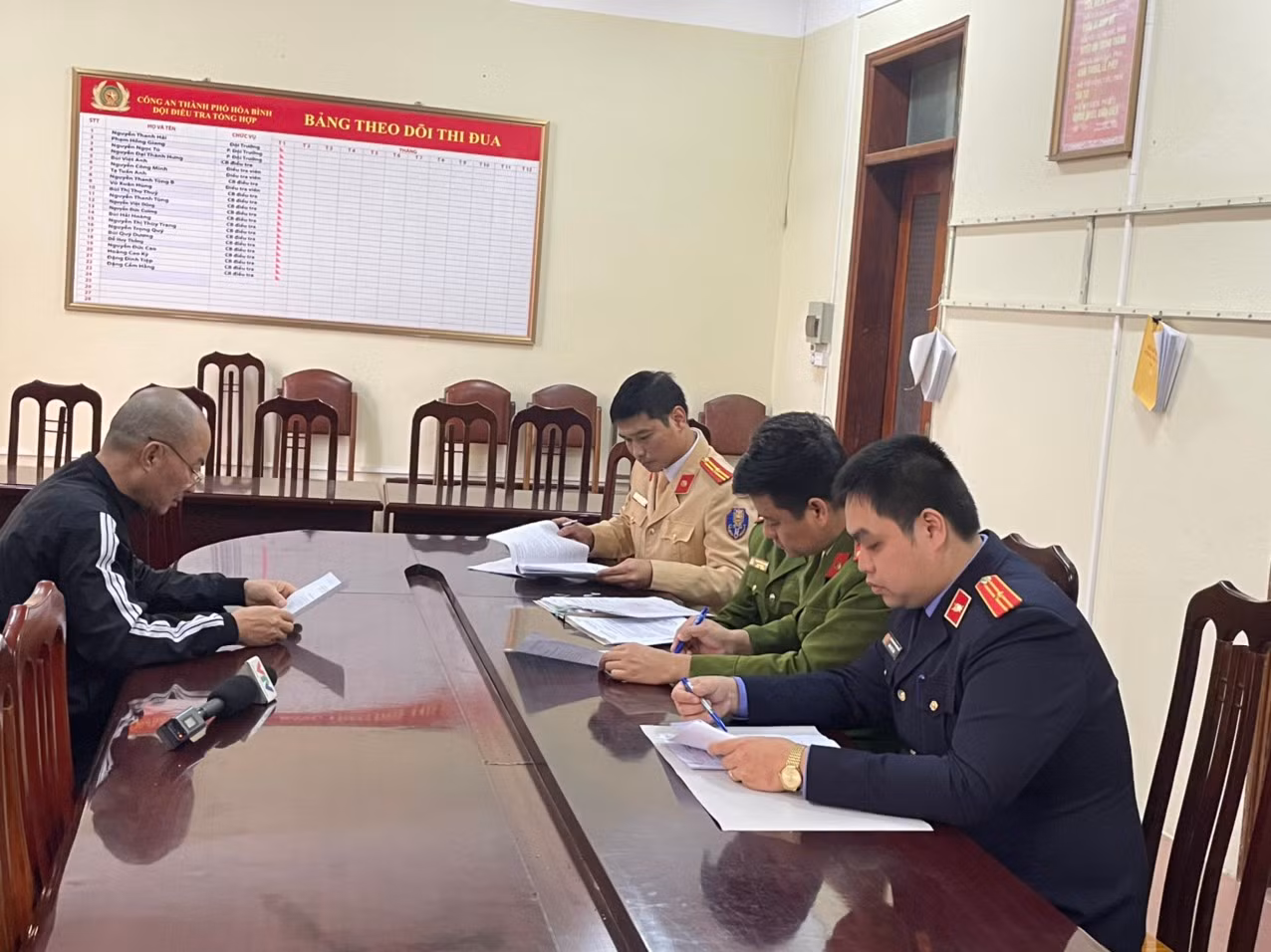 Khởi tố người đàn ông có cồn trong người, chống đối Cảnh sát -0