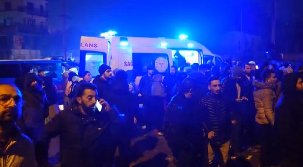 Hình ảnh kinh hoàng vụ động đất làm hơn 500 người Thổ Nhĩ Kỳ, Syria thiệt mạng -1