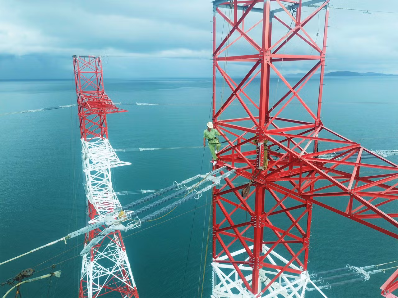 Nhìn lại công trình đường dây 220kV vượt biển dài nhất Đông Nam Á -0