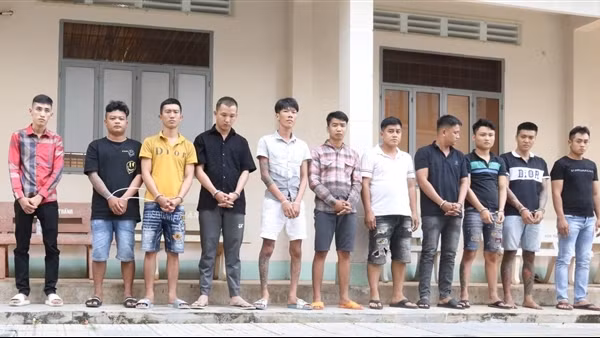Khống chế nhóm đối tượng mang súng đi đòi nợ thuê