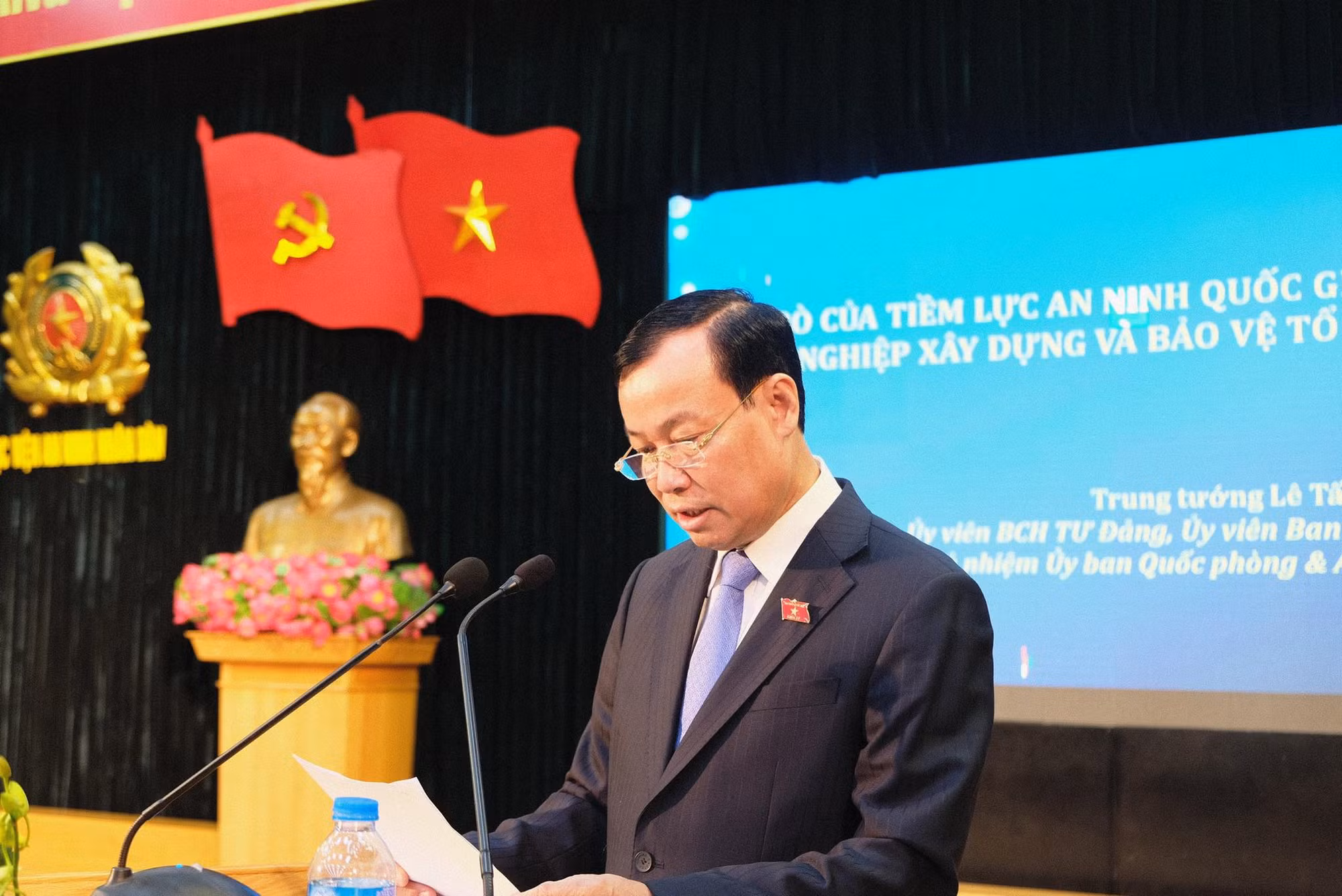 Phát huy vai trò nòng cốt của lực lượng CAND trong tăng cường tiềm lực an ninh quốc gia -0