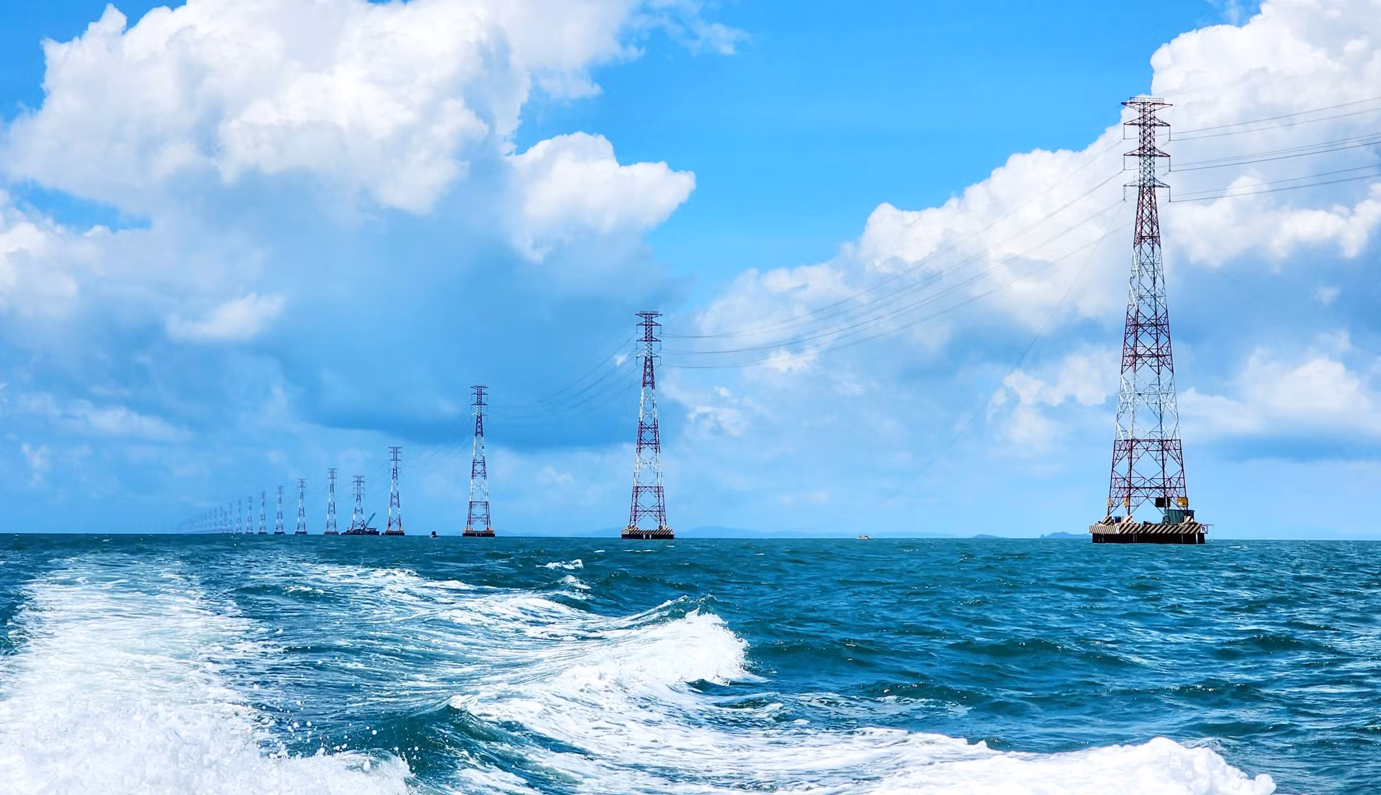 Nhìn lại công trình đường dây 220kV vượt biển dài nhất Đông Nam Á -1