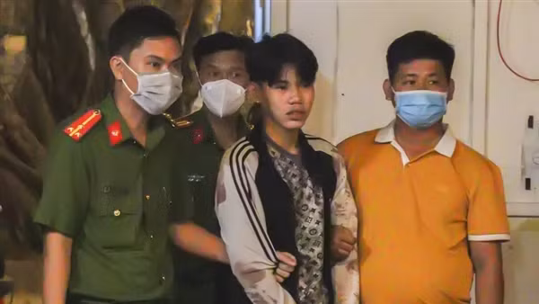 Mâu thuẫn tại quán cà phê, mang dao bấm ra đâm chết người