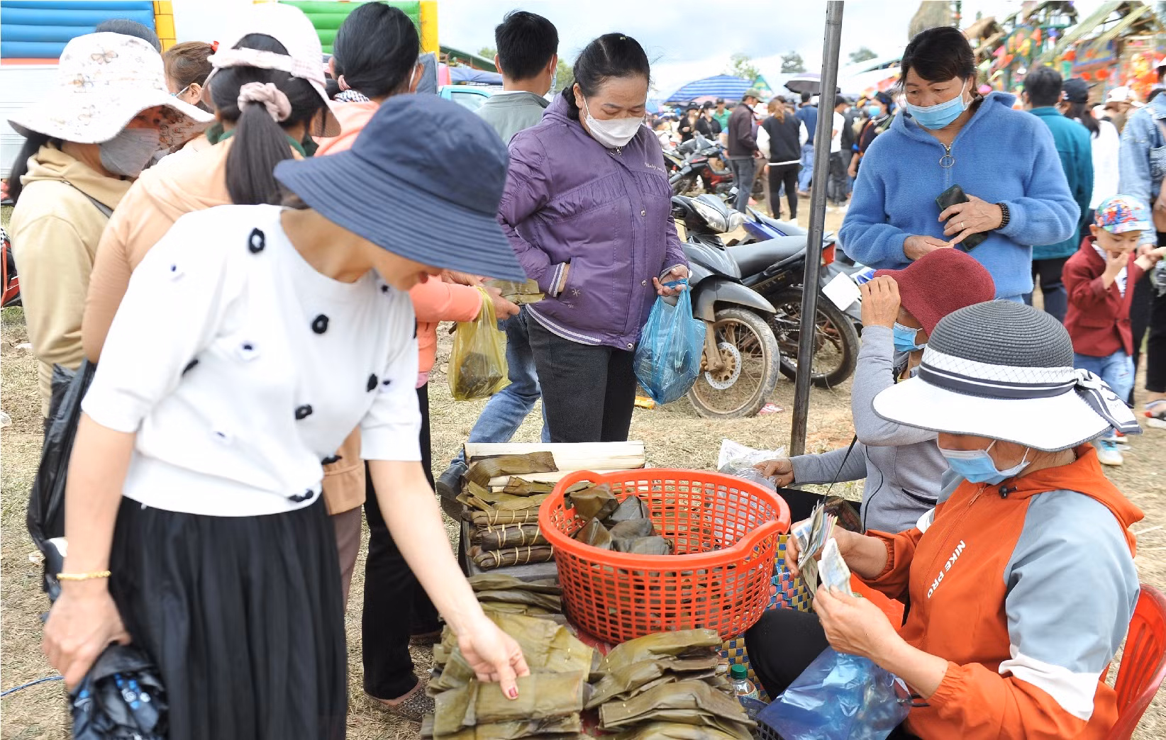 Rộn ràng Chợ tình trên Tây Nguyên -0