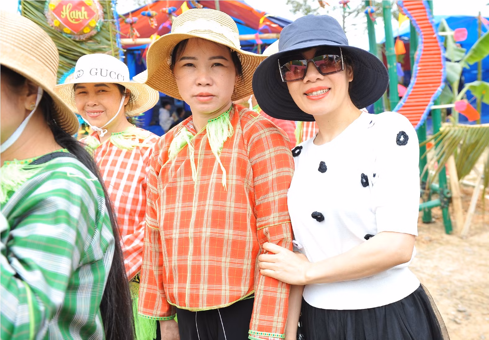 Rộn ràng Chợ tình trên Tây Nguyên -0