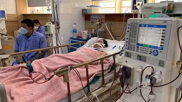 Tăng mạnh các ca cấp cứu ngộ độc rượu nguy kịch sau Tết