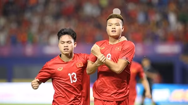 Toát mồ hôi vượt qua Lào, U22 Việt Nam cân bằng điểm số với U22 Thái Lan