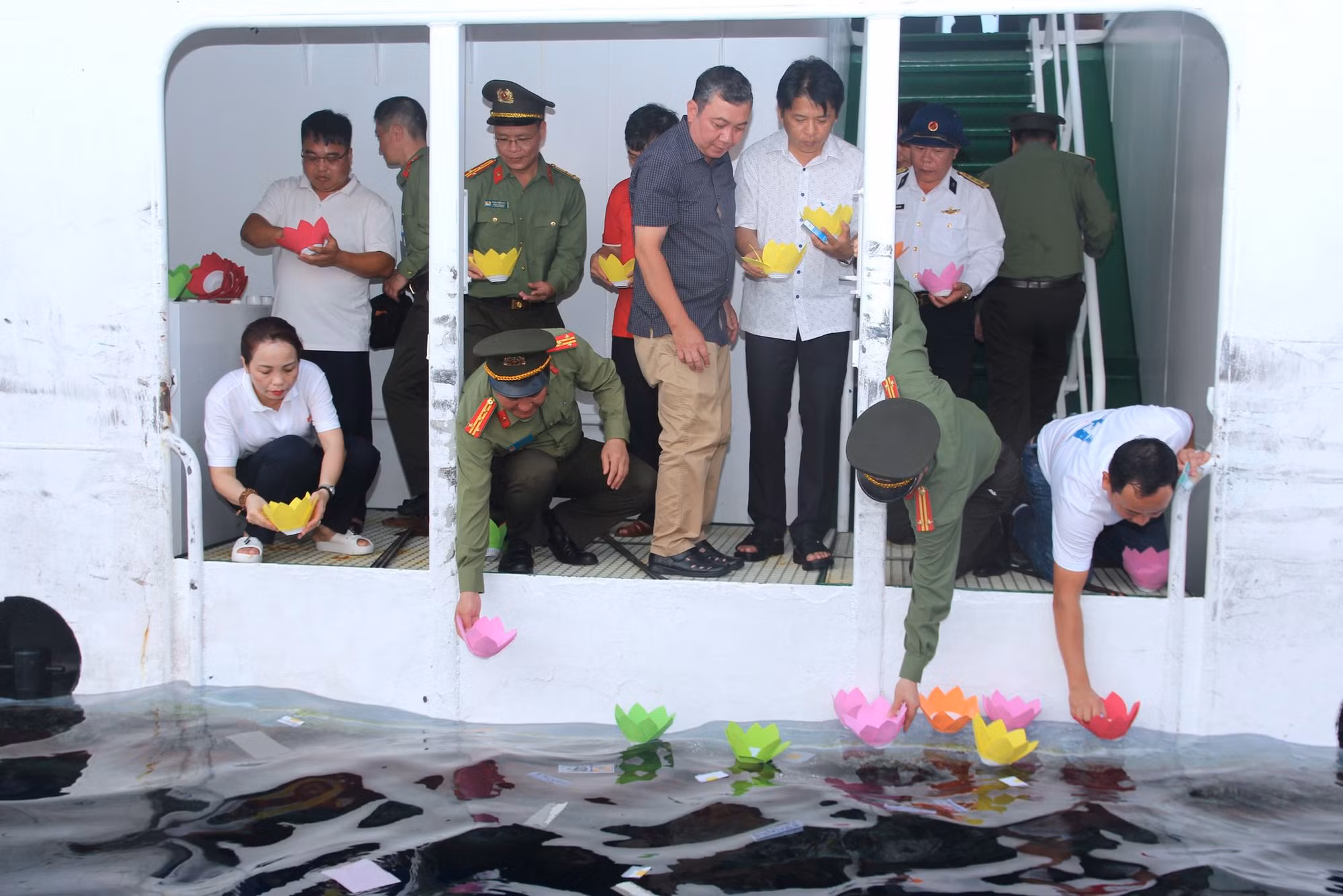 Khúc tráng ca bất tử giữa lòng biển khơi -0