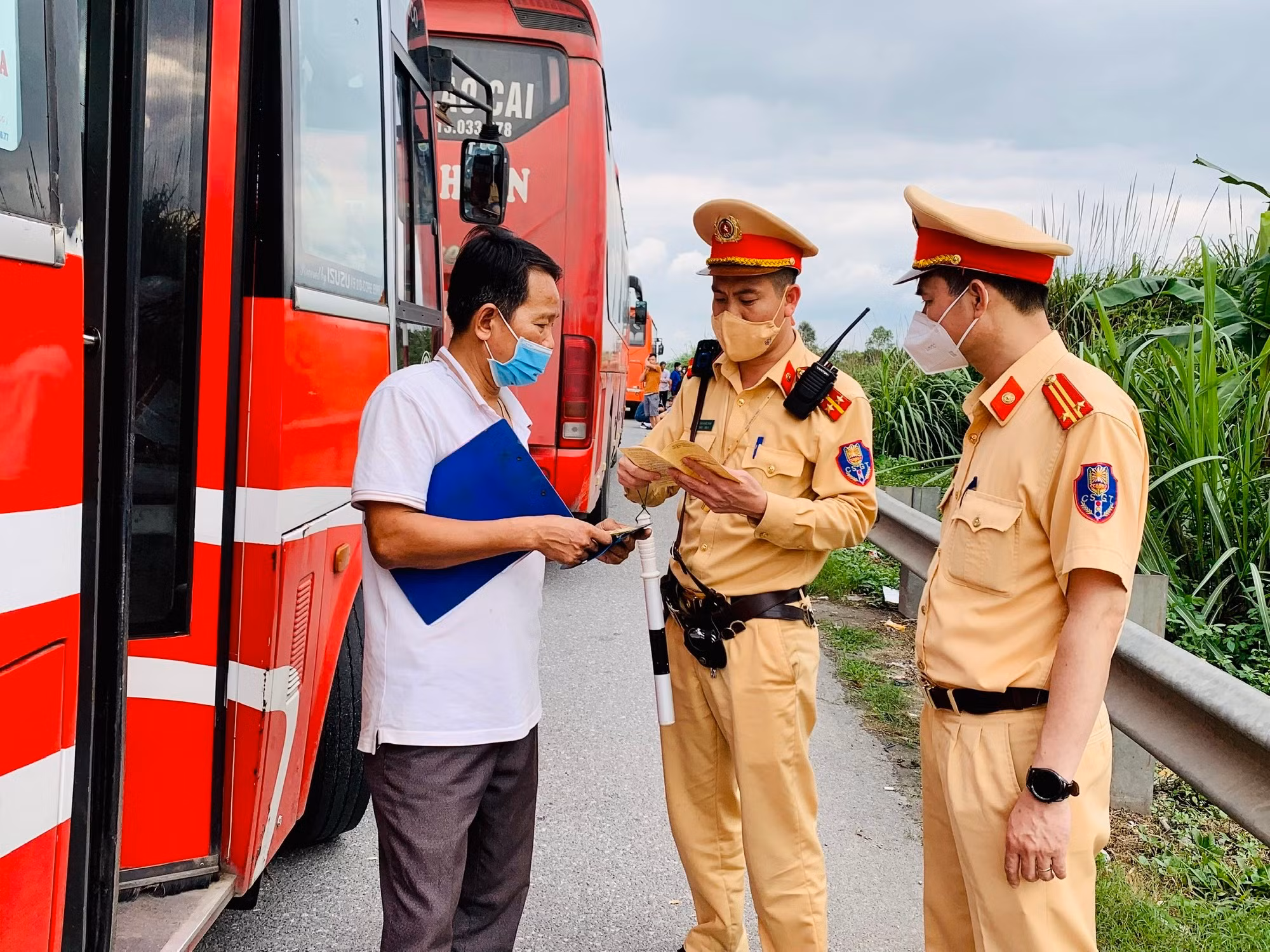 Xử phạt 20 xe khách chở quá số người và hàng chục trường hợp vi phạm nồng độ cồn -0