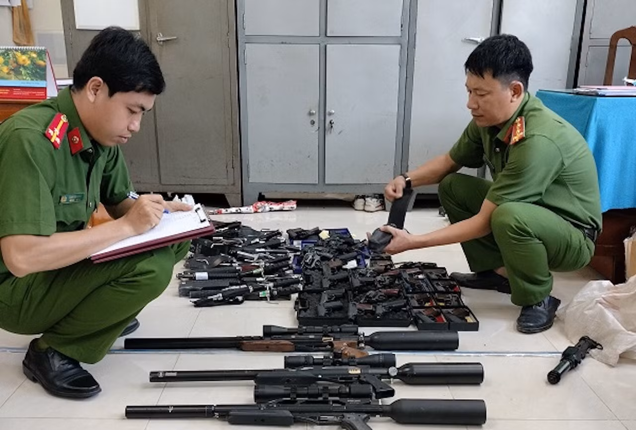 thu hoi vu khi.jpg -0