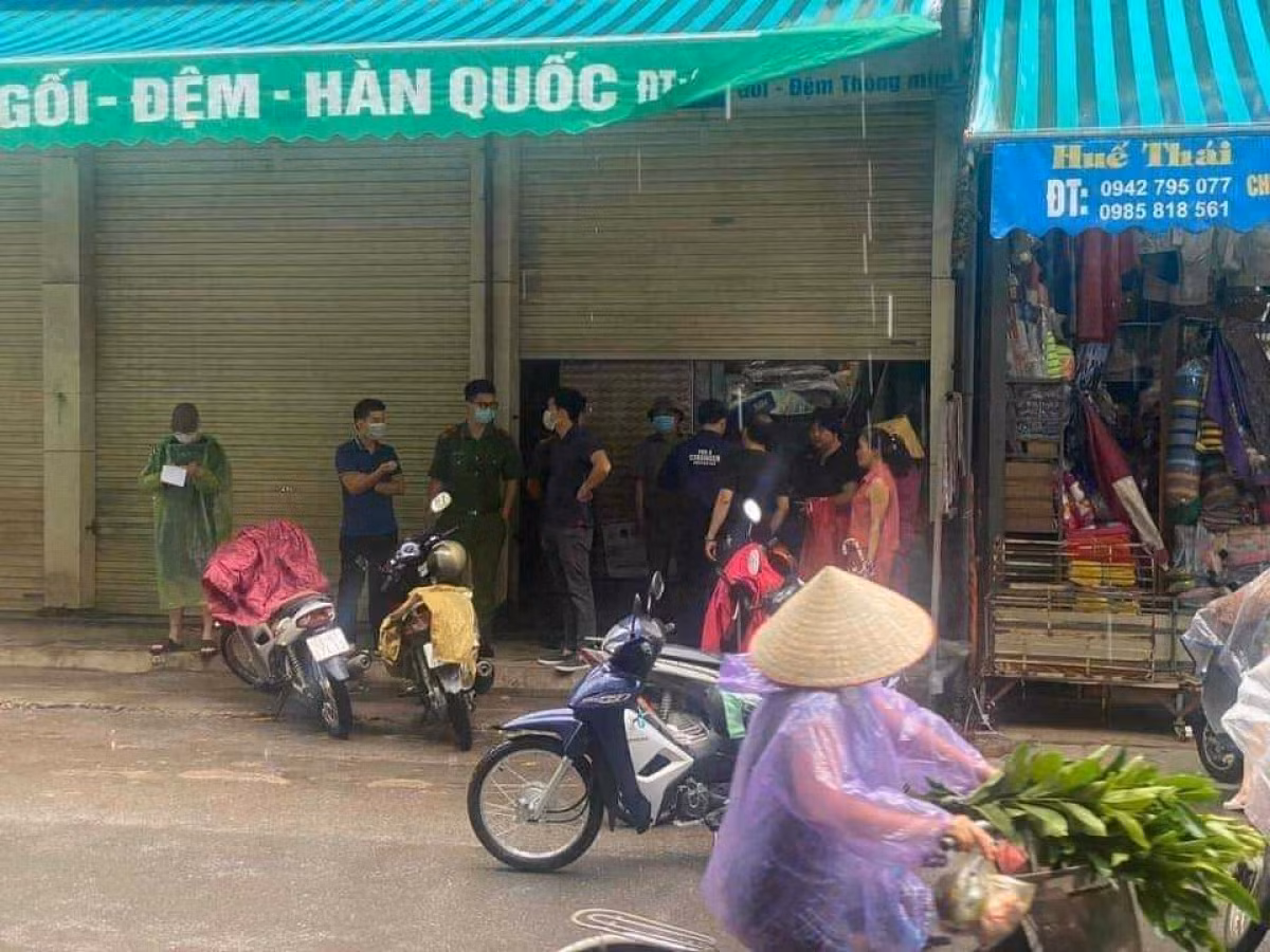 Nhân viên phát hiện hai vợ chồng chủ cửa hàng tử vong -0