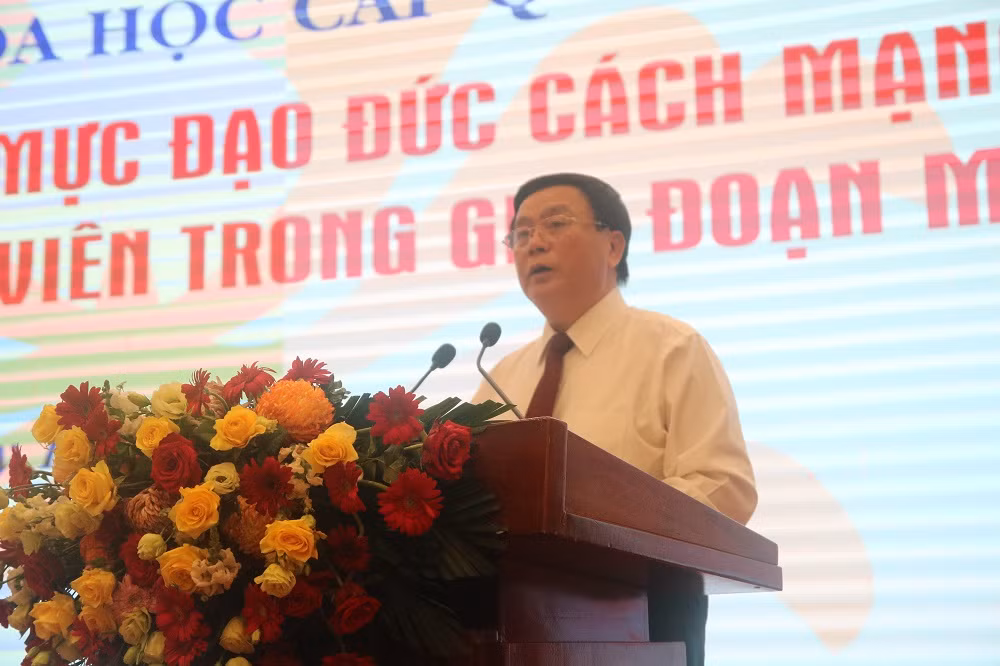 Xây dựng Đảng về đạo đức và xây dựng đạo đức cách mạng của cán bộ đảng viên là vấn đề rất hệ trọng -0