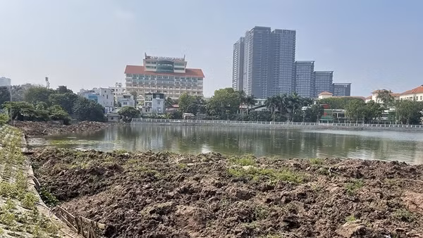 Những "lá phổi xanh" của Hà Nội dần biến mất: Đổ đất lấp ao như chốn không người (bài 1)