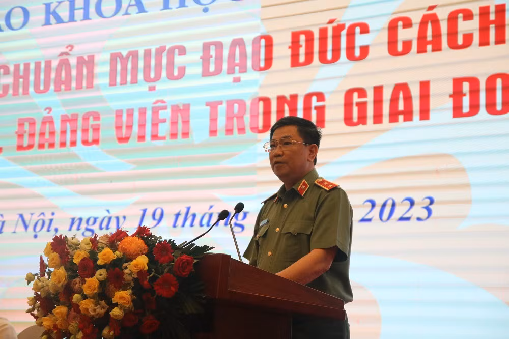 Xây dựng Đảng về đạo đức và xây dựng đạo đức cách mạng của cán bộ đảng viên là vấn đề rất hệ trọng -0
