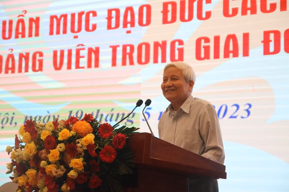 Xây dựng Đảng về đạo đức và xây dựng đạo đức cách mạng của cán bộ đảng viên là vấn đề rất hệ trọng -0