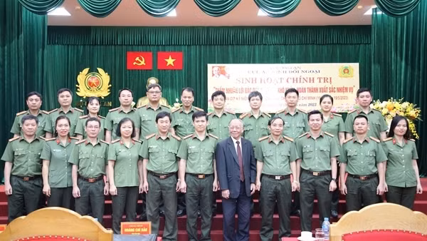 Cán bộ, đảng viên Cục An ninh đối ngoại thấm nhuần lời dạy của Bác