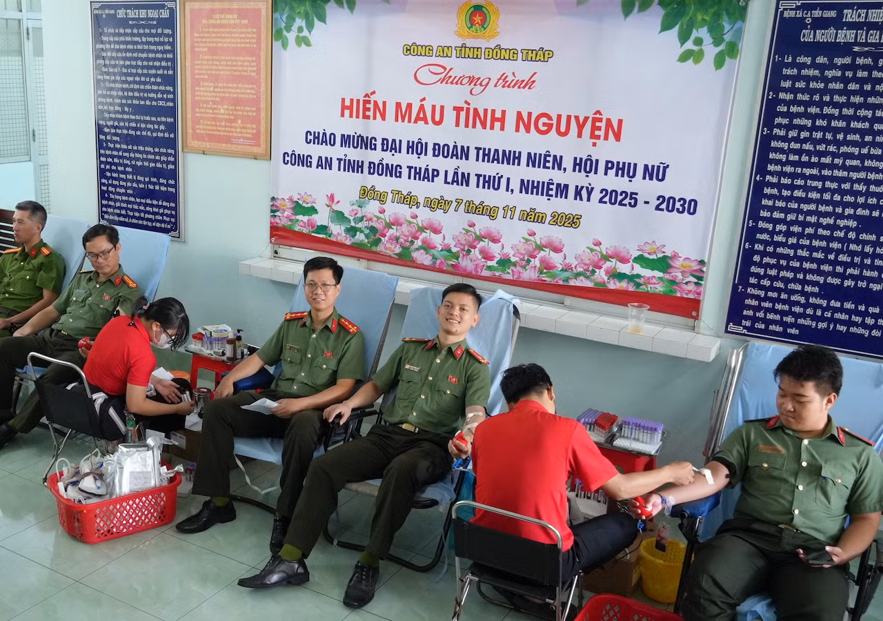 bản sao 1. cán bộ, chiến sĩ công an tỉnh đồng tháp tham gia hiến máu tình nguyện. ảnh trọng tín.jpeg -0