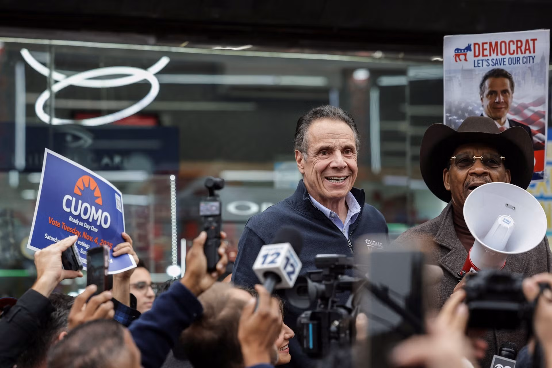 Tổng thống Trump doạ cắt ngân sách cho New York nếu ông Cuomo thua cử -0