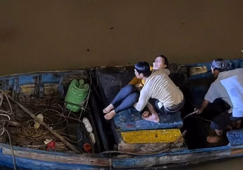 Danh tính người lao mình xuống sông, cứu sống người phụ nữ -0