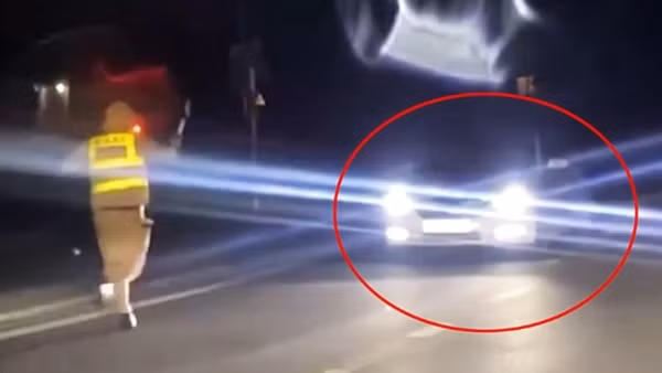 Tài xế ô tô lùi xe xuống ruộng để "né" kiểm tra nồng độ cồn