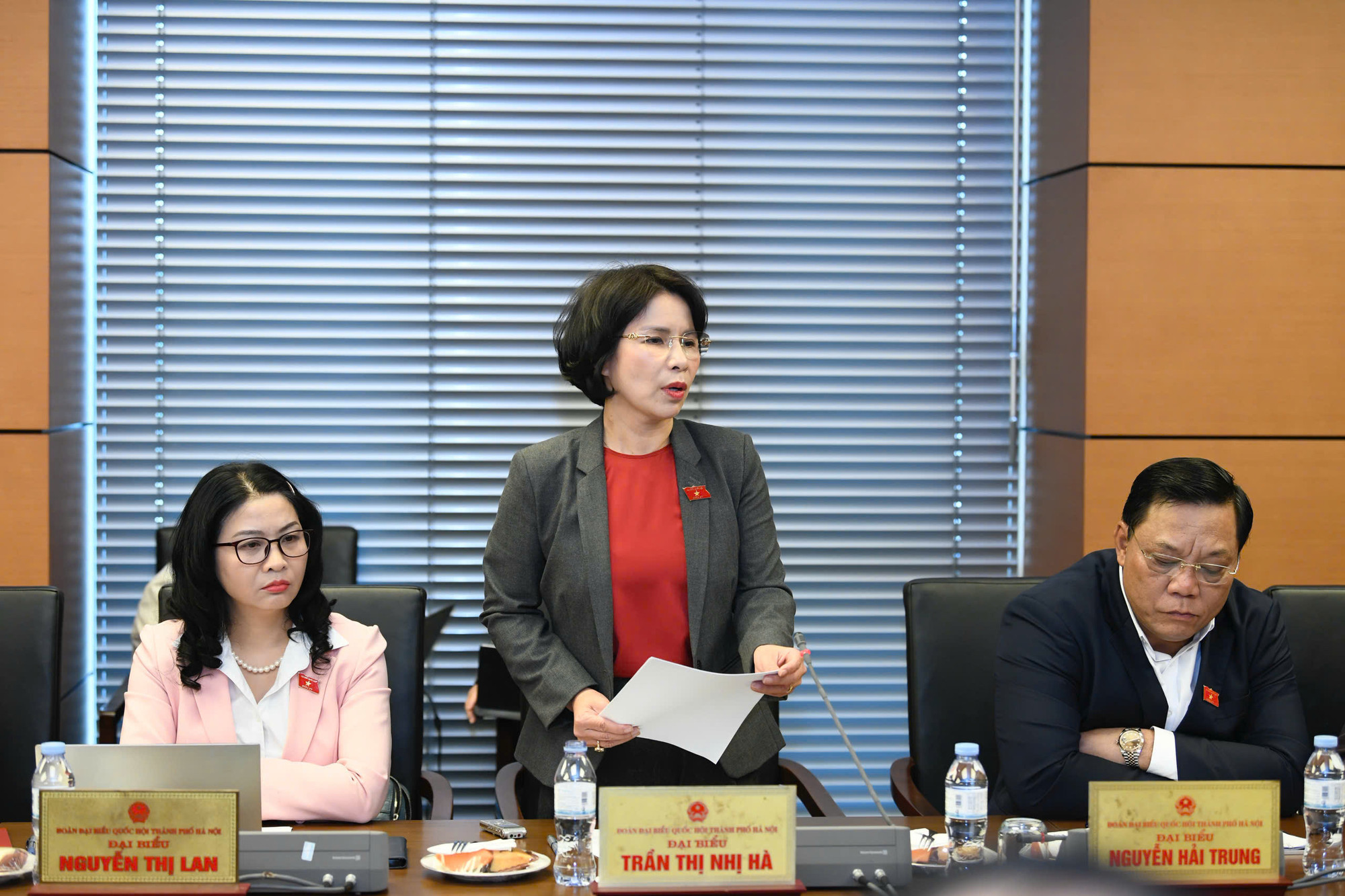 Đại biểu Quốc hội thảo luận sôi nổi, góp ý đa dạng vấn đề vào Văn kiện Đại hội Đảng XIV -0