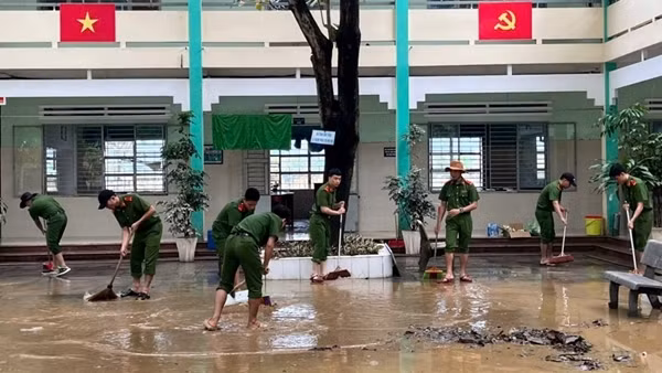 Nguồn động viên ấm áp từ những bức thư dành cho cho lực lượng Công an sau cơn “đại hồng thủy”