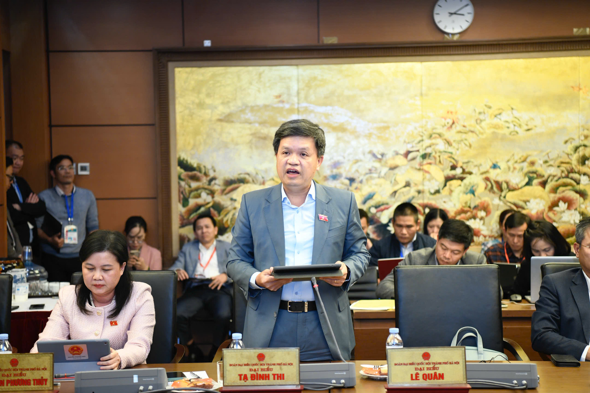 Đại biểu Quốc hội thảo luận sôi nổi, góp ý đa dạng vấn đề vào Văn kiện Đại hội Đảng XIV -0