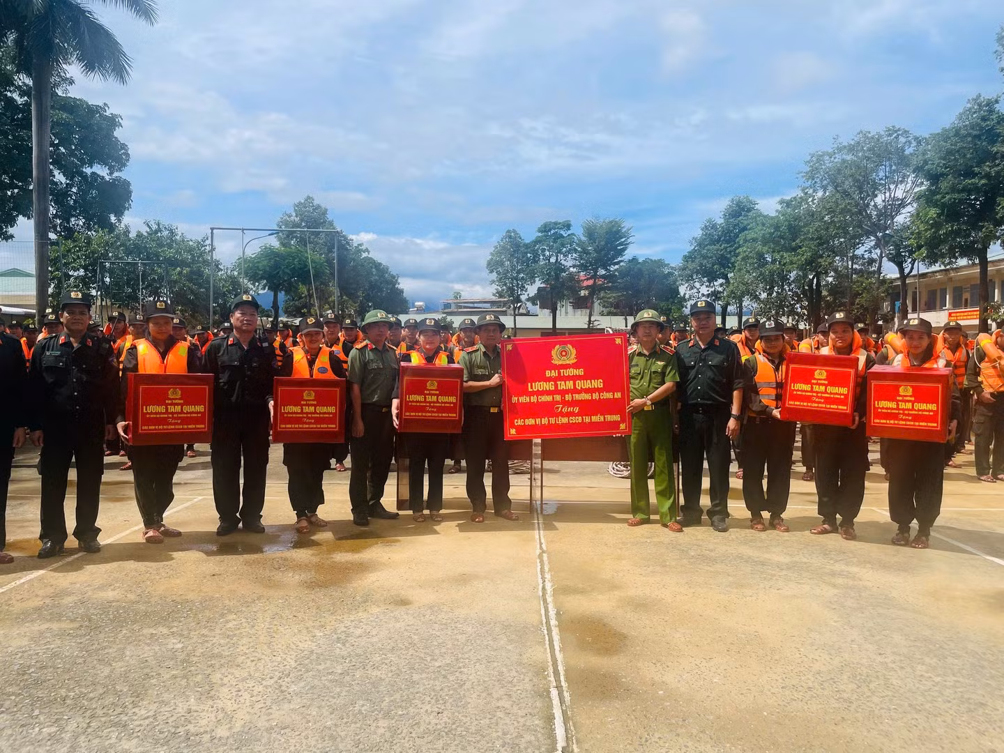 Lực lượng Cảnh sát cơ động khu vực miền Trung sẵn sàng ứng phó với bão số 13 -0