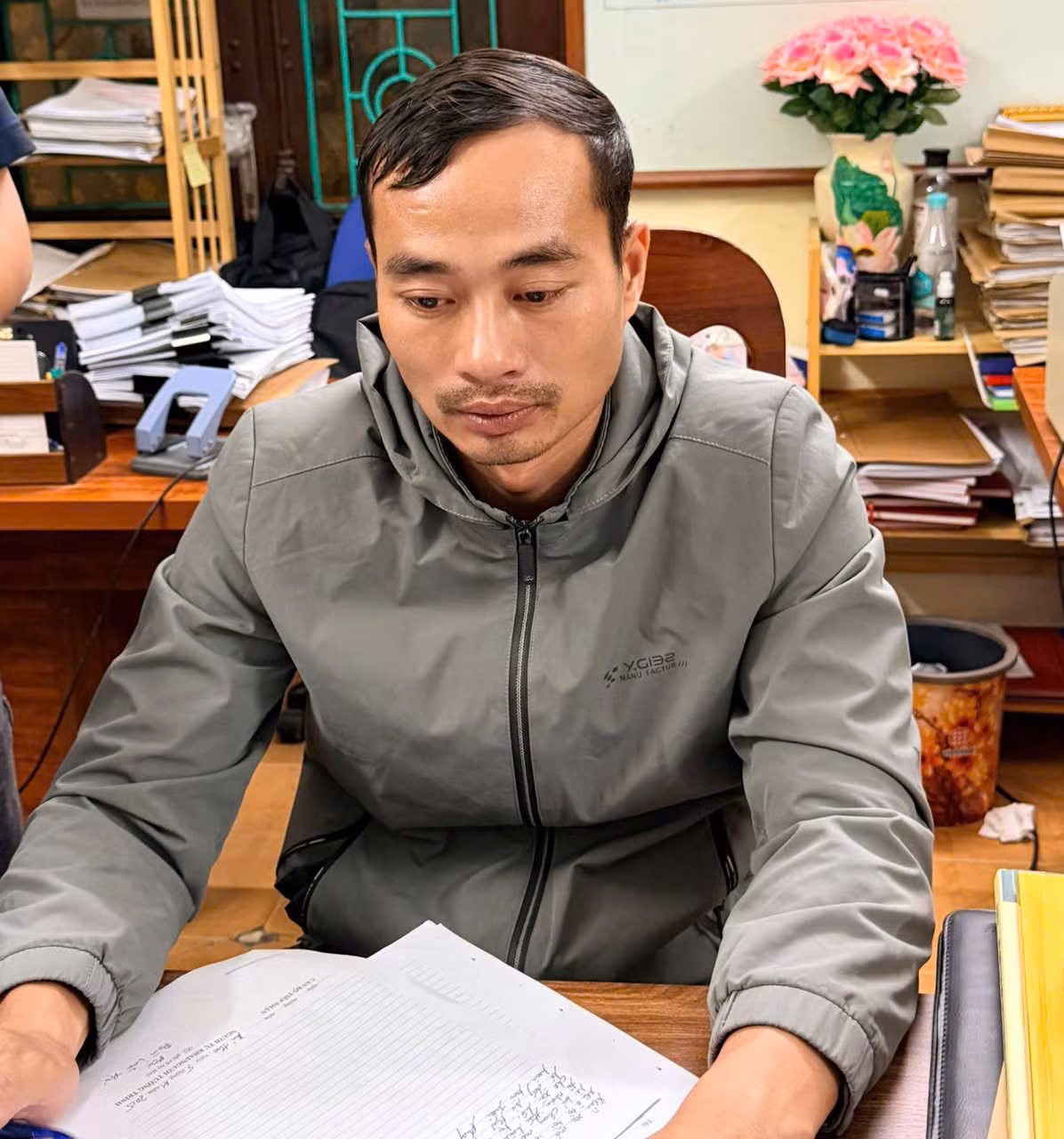Tạm giam đối tượng điều khiển xe ô tô đâm bố vợ cũ tử vong -0
