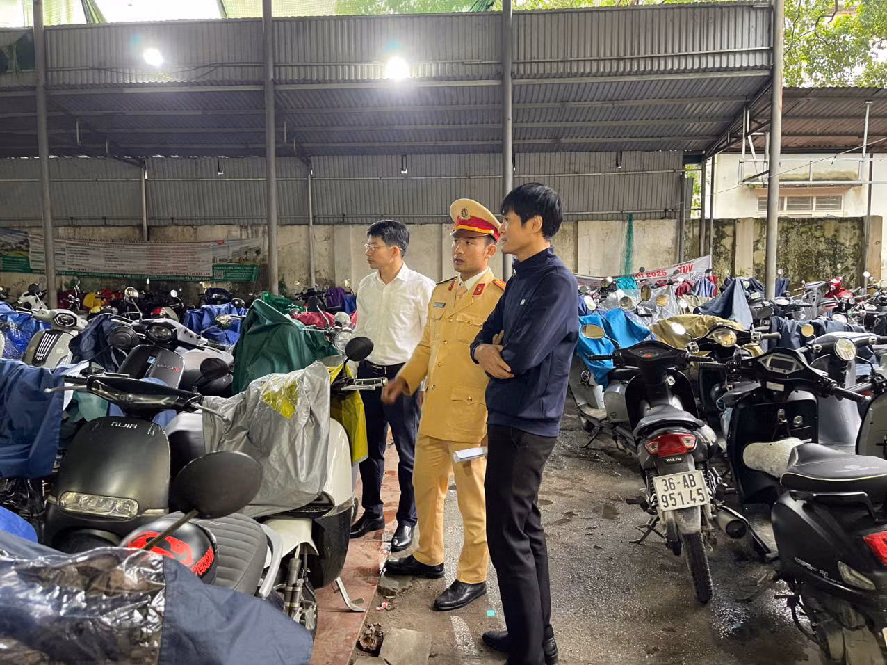 CSGT đồng loạt kiểm tra học sinh vi phạm an toàn giao thông -1
