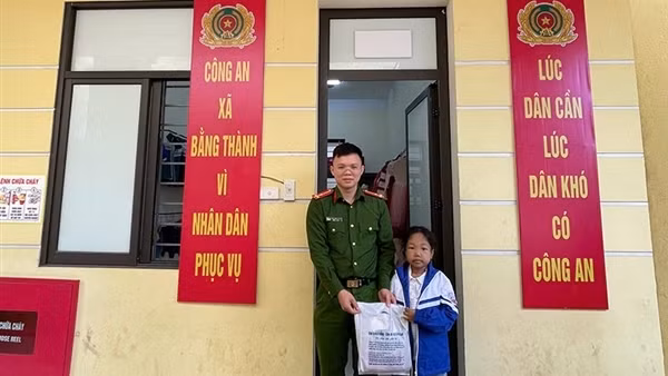 Công an xã Bằng Thành triển khai mô hình gian hàng 0 đồng