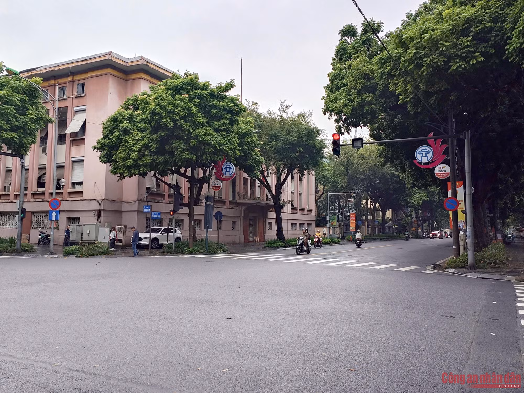 Đèn tín hiệu nhiều nơi ở Hà Nội không hiển thị đếm giây -0