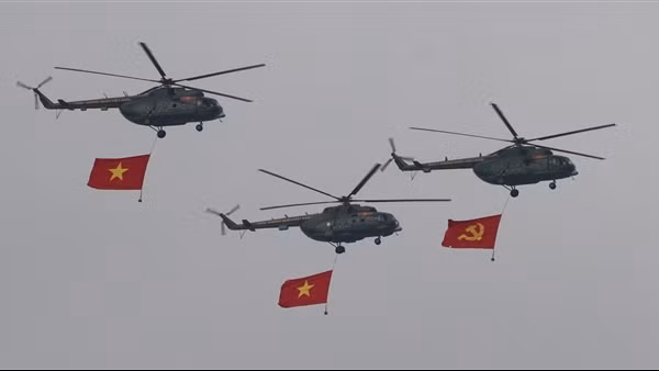 Hợp luyện các khối diễu binh, diễu hành trước Lễ kỷ niệm mừng Ngày non sông thống nhất