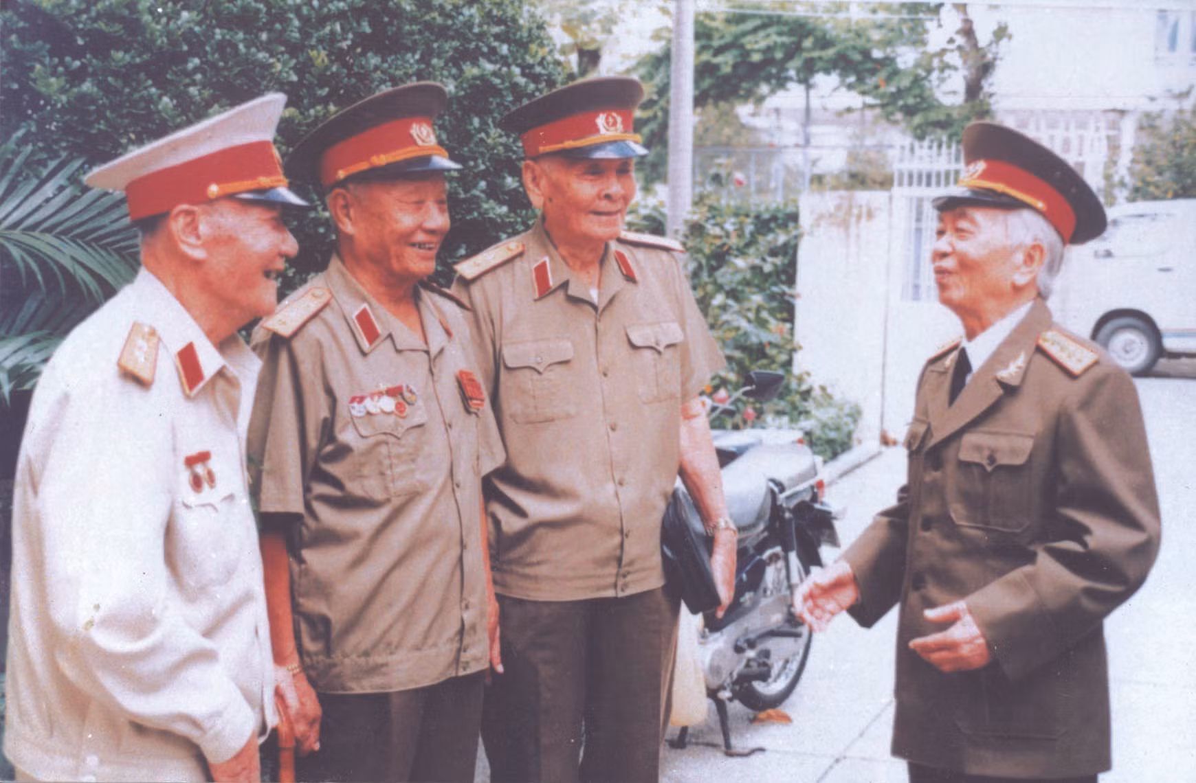 dong van cong-vo nguyen giap.jpg -0