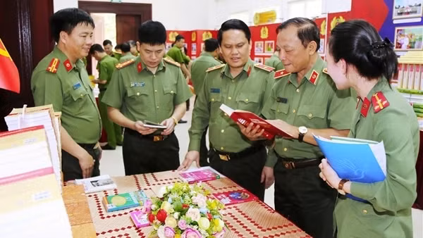 Công an Nghệ An phát động đợt sinh hoạt chính trị đặc biệt