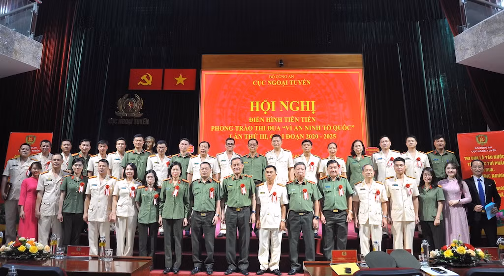  7 tập thể và 15 cá nhân điển hình tiên tiến của Cục Ngoại tuyến được tôn vinh -0